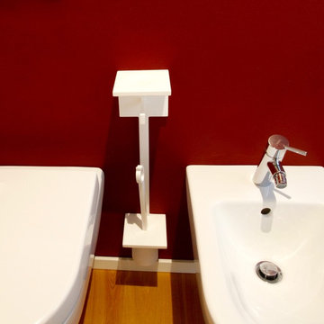 Bagno gold con lavabo "Sfacciato" ed accessori Mangodesign