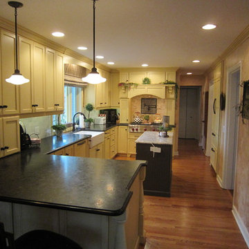 Oversized Peninsula Eating Area