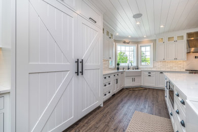 Transitional kitchen photo in Philadelphia