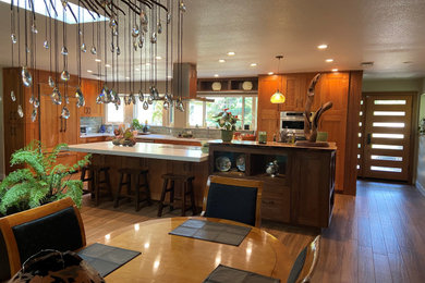 Minimalist kitchen photo in Sacramento