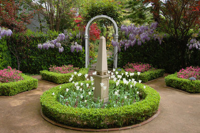 Photo of a traditional flower bed in Santa Barbara.