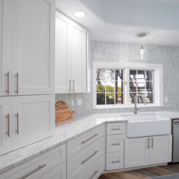 Stunning Kitchen Remodel Done in a Subtle Two-Tone Color