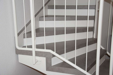 Moderne Holztreppe mit Holz-Setzstufen in Dresden