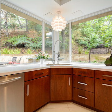 Modern Spacious Kitchen Remodel with Movable Island