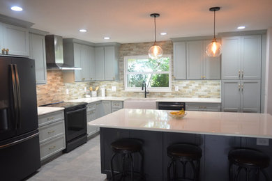 Inspiration for a transitional kitchen in Tampa.