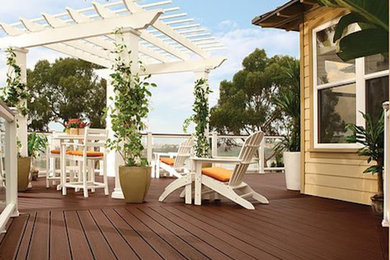Inspiration for a transitional deck remodel in New York