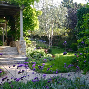 HEDGEROW COTTAGE GARDEN