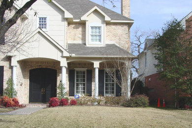 Elegant exterior home photo in Dallas