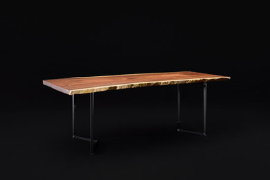 Tavolo in legno massello in essenza Amber