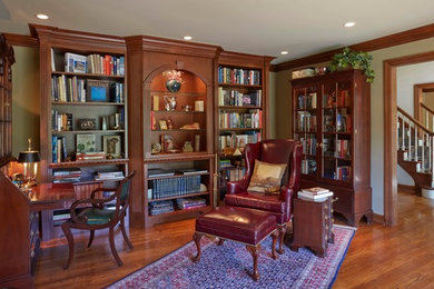 Elegant living room photo in Chicago