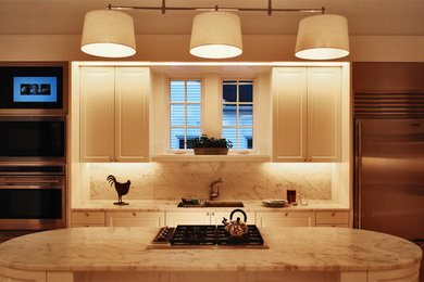 Kitchen - modern kitchen idea in Nashville