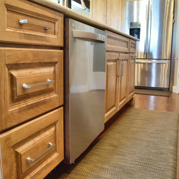 Trailside Loop - Traditional Kitchen