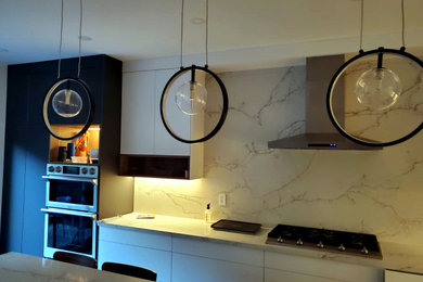 Kitchen - mid-sized modern kitchen idea in Toronto