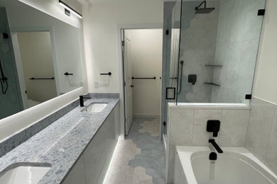 Example of a minimalist bathroom design in Vancouver