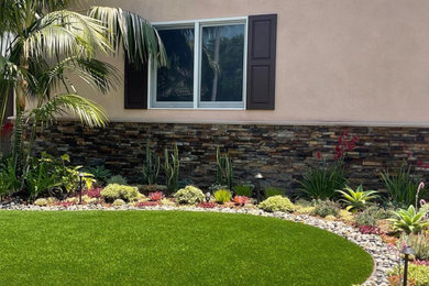 Design ideas for a mid-century modern landscaping in Orange County.