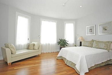 Bedroom - traditional bedroom idea in San Francisco