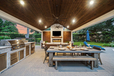 Example of a classic patio design in Houston