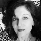 Lara Fox's photo