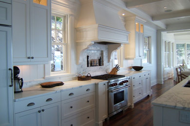 Inspiration for a kitchen remodel in Toronto