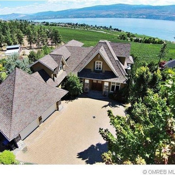 Shiraz Court