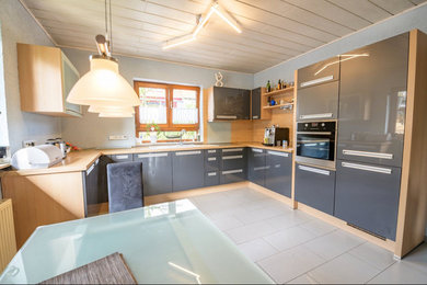 Moderne Küche in Sonstige