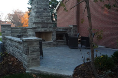 Photo of a traditional landscaping in Toronto.