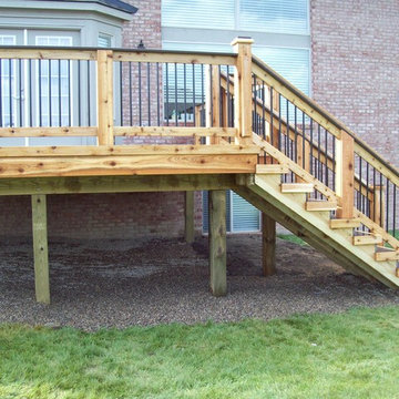 TREX TRANSCENDS VINTAGE LANTERN COLOR with cedar railing system