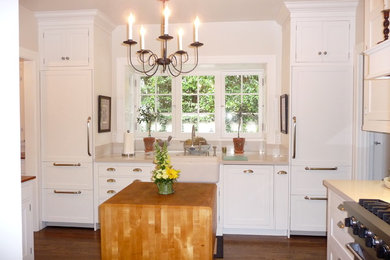 Mid-sized elegant medium tone wood floor enclosed kitchen photo in Los Angeles with a farmhouse sink, shaker cabinets, white cabinets, quartz countertops, gray backsplash and stainless steel appliances