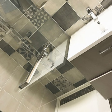 Salle de bains imitation carreaux de ciment mixés avec 30x60