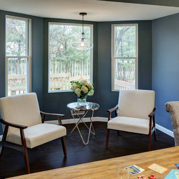 Guest-ready kitchen, lounge & bar