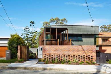 Photo of a contemporary three-storey exterior in Brisbane.