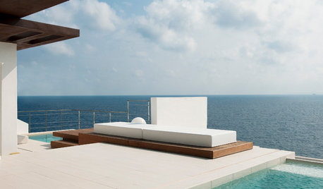 Una terraza en Ibiza diseñada para contemplar y sentir el mar