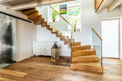 Treppe in U-Form mit Holz-Setzstufen in Nürnberg