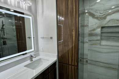 Minimalist bathroom photo in Toronto