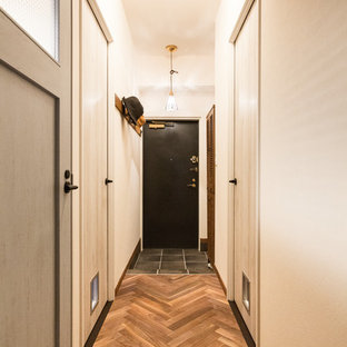 他の地域のシャビーシック調のおしゃれな玄関の写真