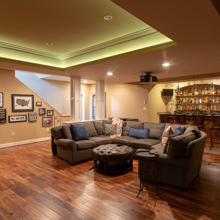 Example of an eclectic basement design in Philadelphia