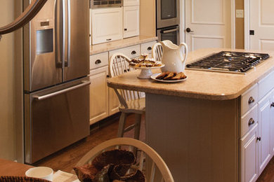 Elegant kitchen photo in New York