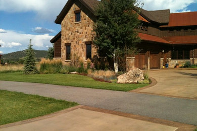 Photo of a traditional landscaping in Denver.