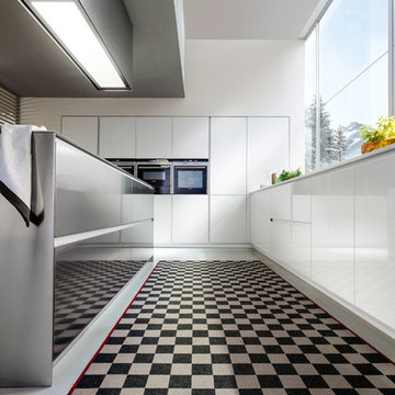 Materika; Stainless steel and lacquer doors