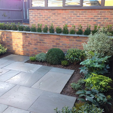 Contemporary Courtyard Garden