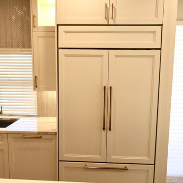Boca Raton, FL UltraCraft Kitchen + Pompeii Quartz & 3 Bathrooms