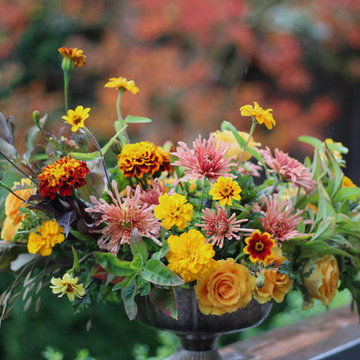 Slow Flowers: 35 Thanksgiving Centerpieces and Tabletop Decor Ideas