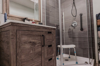 Example of a bathroom design in Toronto