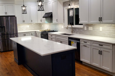 Example of a transitional kitchen design in Cincinnati