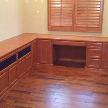 Custom Home Offices & Workstations
