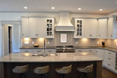 Inspiration for a craftsman kitchen remodel in Cincinnati