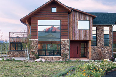 Example of a mountain style home design design in Denver