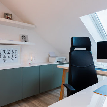 Arbeitszimmer unterm Dach