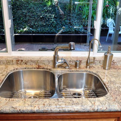Dynasty, Brookside Sq., cherry, Butternut, Onyx - Kitchen Sinks
