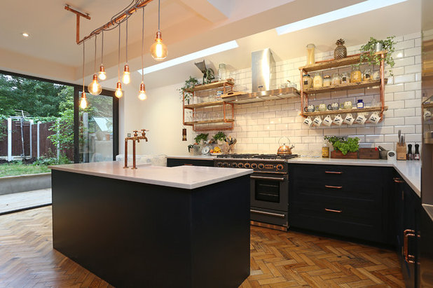 Industrial Kitchen by Plus Rooms